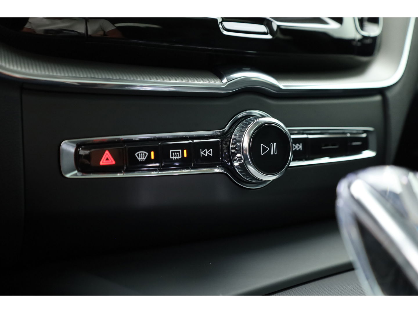 Volvo XC60 2.0 T6 Plug-in hybrid AWD Inscription | Pano-dak | Trekhaak | Head-up | H&K audio | 360 camera | Stuur+Stoelverw. + koeling |