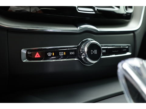 Volvo XC60 2.0 T6 Plug-in hybrid AWD Inscription | Pano-dak | Trekhaak | Head-up | H&K audio | 360 camera | Stuur+Stoelverw. + koeling |