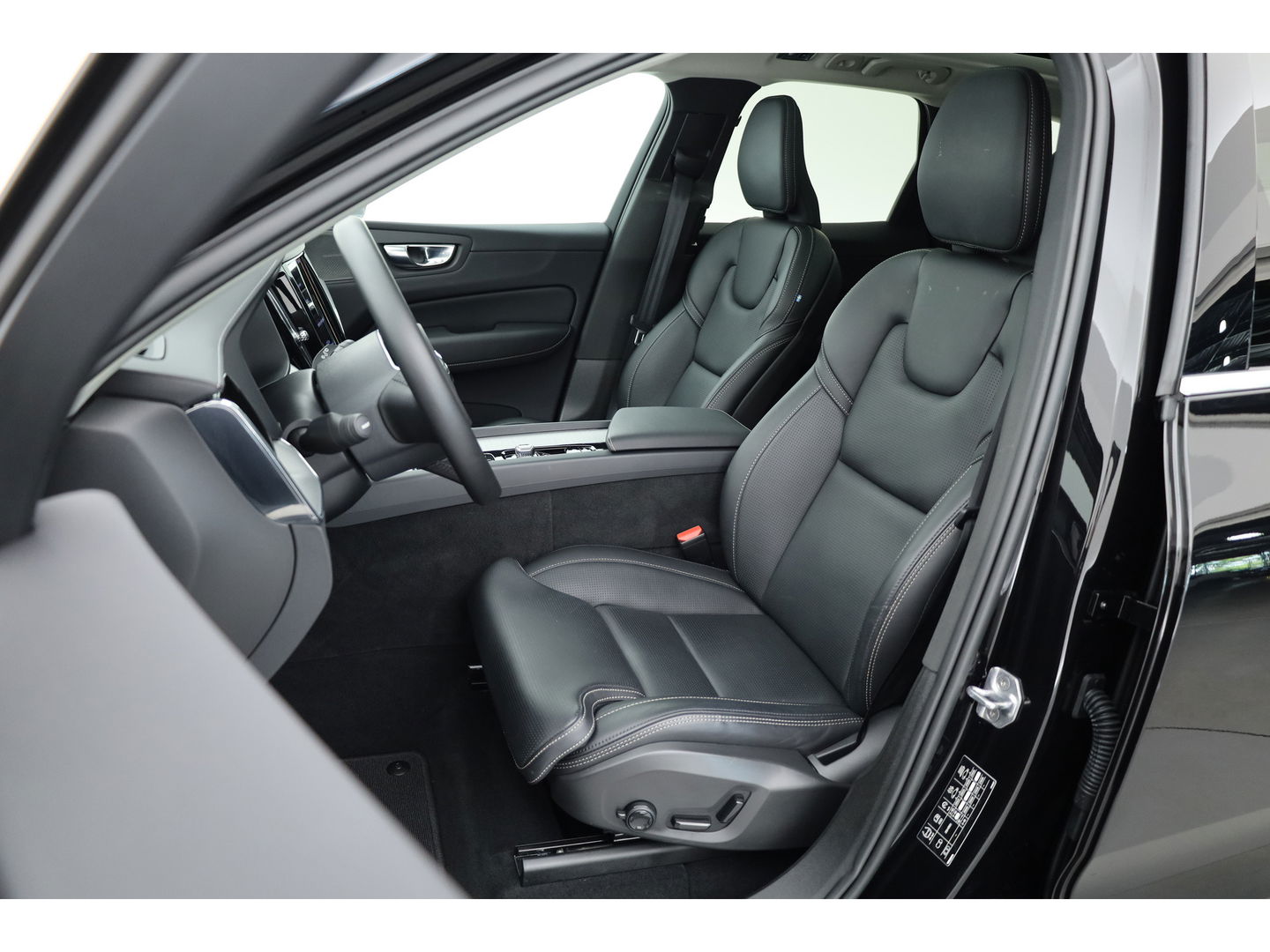 Volvo XC60 2.0 T6 Plug-in hybrid AWD Inscription | Pano-dak | Trekhaak | Head-up | H&K audio | 360 camera | Stuur+Stoelverw. + koeling |
