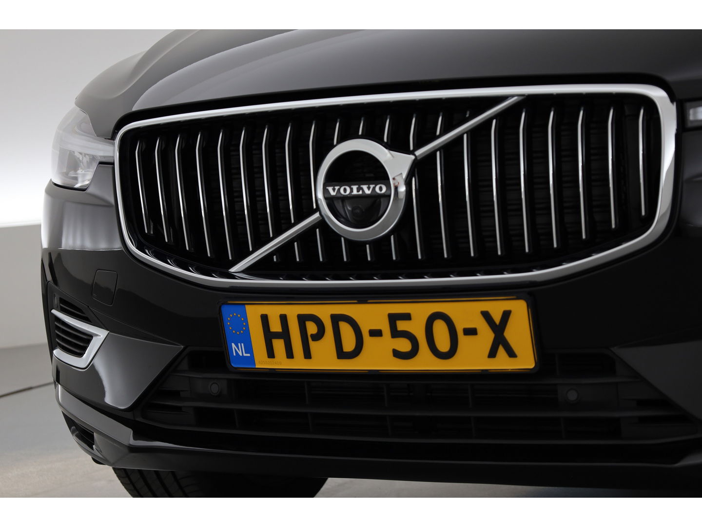 Volvo XC60 2.0 T6 Plug-in hybrid AWD Inscription | Pano-dak | Trekhaak | Head-up | H&K audio | 360 camera | Stuur+Stoelverw. + koeling |