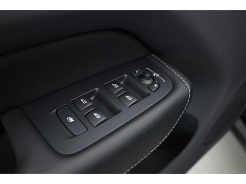 Volvo XC60 2.0 T6 Plug-in hybrid AWD Inscription | Pano-dak | Trekhaak | Head-up | H&K audio | 360 camera | Stuur+Stoelverw. + koeling |