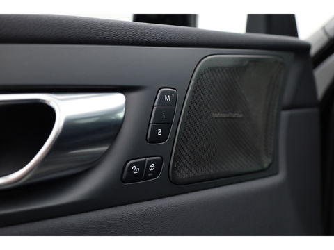 Volvo XC60 2.0 T6 Plug-in hybrid AWD Inscription | Pano-dak | Trekhaak | Head-up | H&K audio | 360 camera | Stuur+Stoelverw. + koeling |