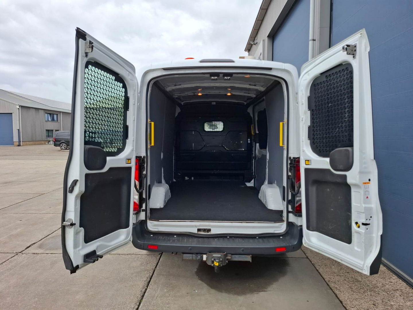 Ford Transit 350 2.0 TDCI L2H2 Trend AIRCO / CRUISE CONTROLE / EURO 6 / TREKHAAK