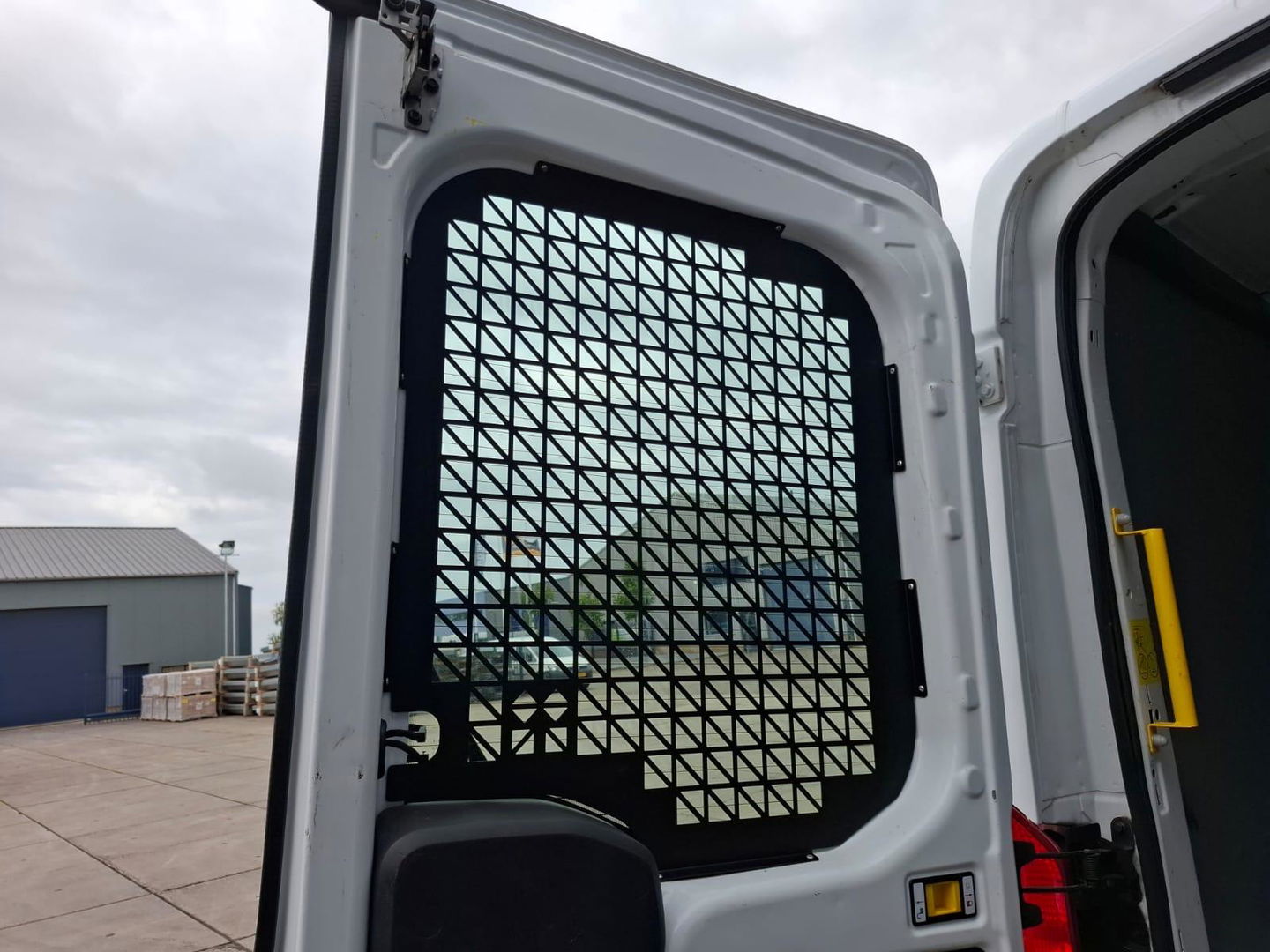 Ford Transit 350 2.0 TDCI L2H2 Trend AIRCO / CRUISE CONTROLE / EURO 6 / TREKHAAK