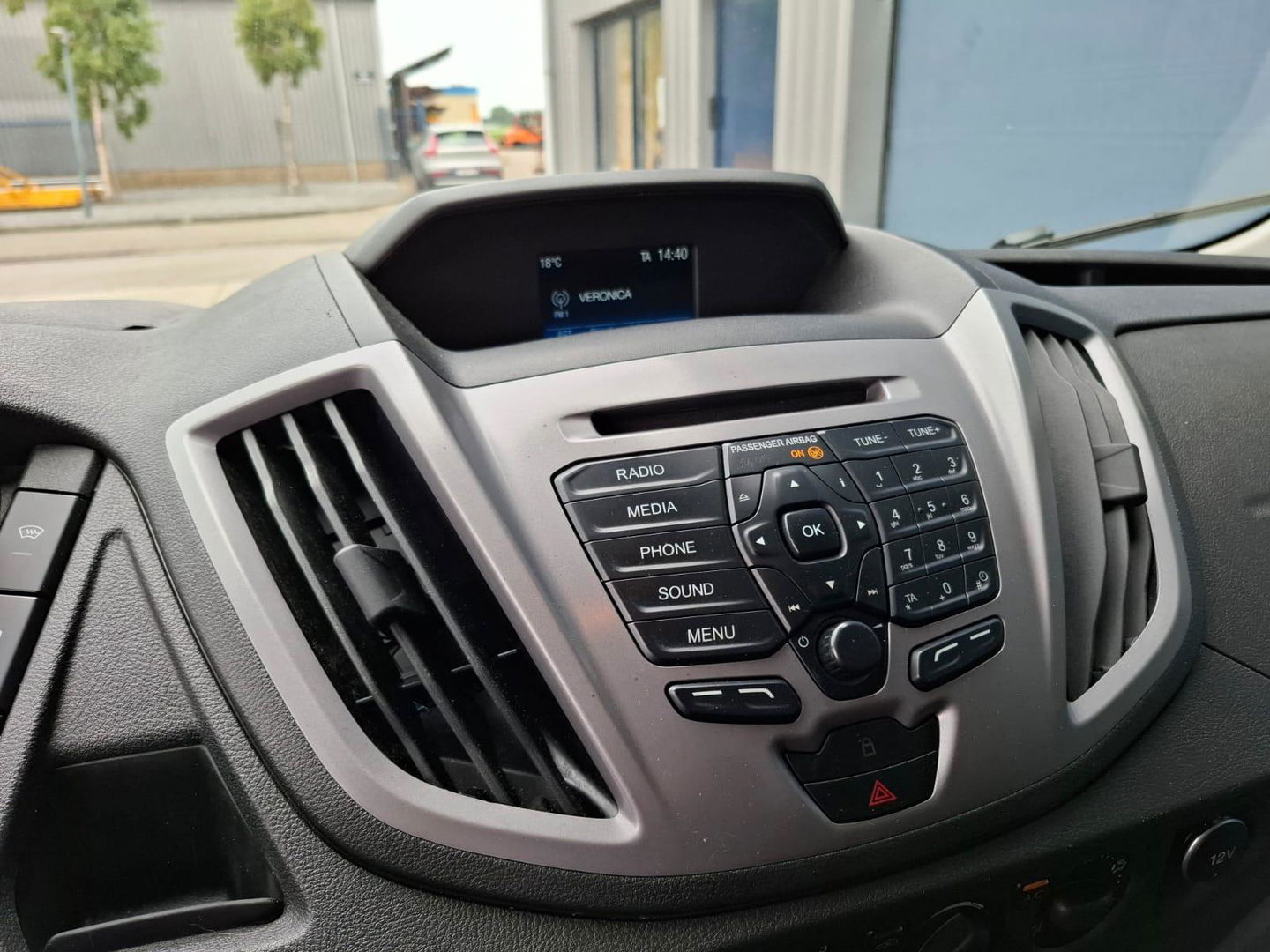 Ford Transit 350 2.0 TDCI L2H2 Trend AIRCO / CRUISE CONTROLE / EURO 6 / TREKHAAK