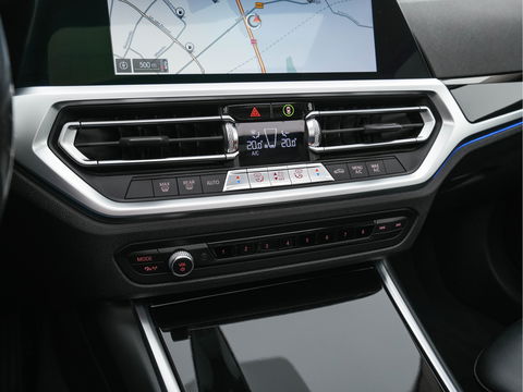 BMW 3-serie 320i Executive Edition Sport-Line Aut. *PANO | LEATHER-MICROFIBRE | FULL-LED | DIGI-COCKPIT | SPORT-SEATS | HIFI-SOUND | NAVI-FULLMAP | AMBIENT-LIGHT | ECC | CARPLAY | DAB | PDC | CRUISE | 17''ALU*