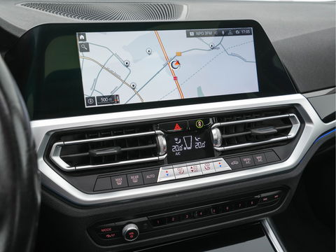 BMW 3-serie 320i Executive Edition Sport-Line Aut. *PANO | LEATHER-MICROFIBRE | FULL-LED | DIGI-COCKPIT | SPORT-SEATS | HIFI-SOUND | NAVI-FULLMAP | AMBIENT-LIGHT | ECC | CARPLAY | DAB | PDC | CRUISE | 17''ALU*