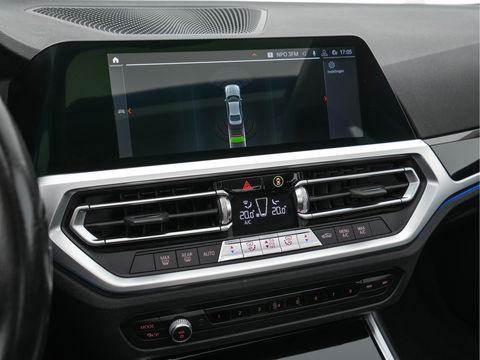 BMW 3-serie 320i Executive Edition Sport-Line Aut. *PANO | LEATHER-MICROFIBRE | FULL-LED | DIGI-COCKPIT | SPORT-SEATS | HIFI-SOUND | NAVI-FULLMAP | AMBIENT-LIGHT | ECC | CARPLAY | DAB | PDC | CRUISE | 17''ALU*