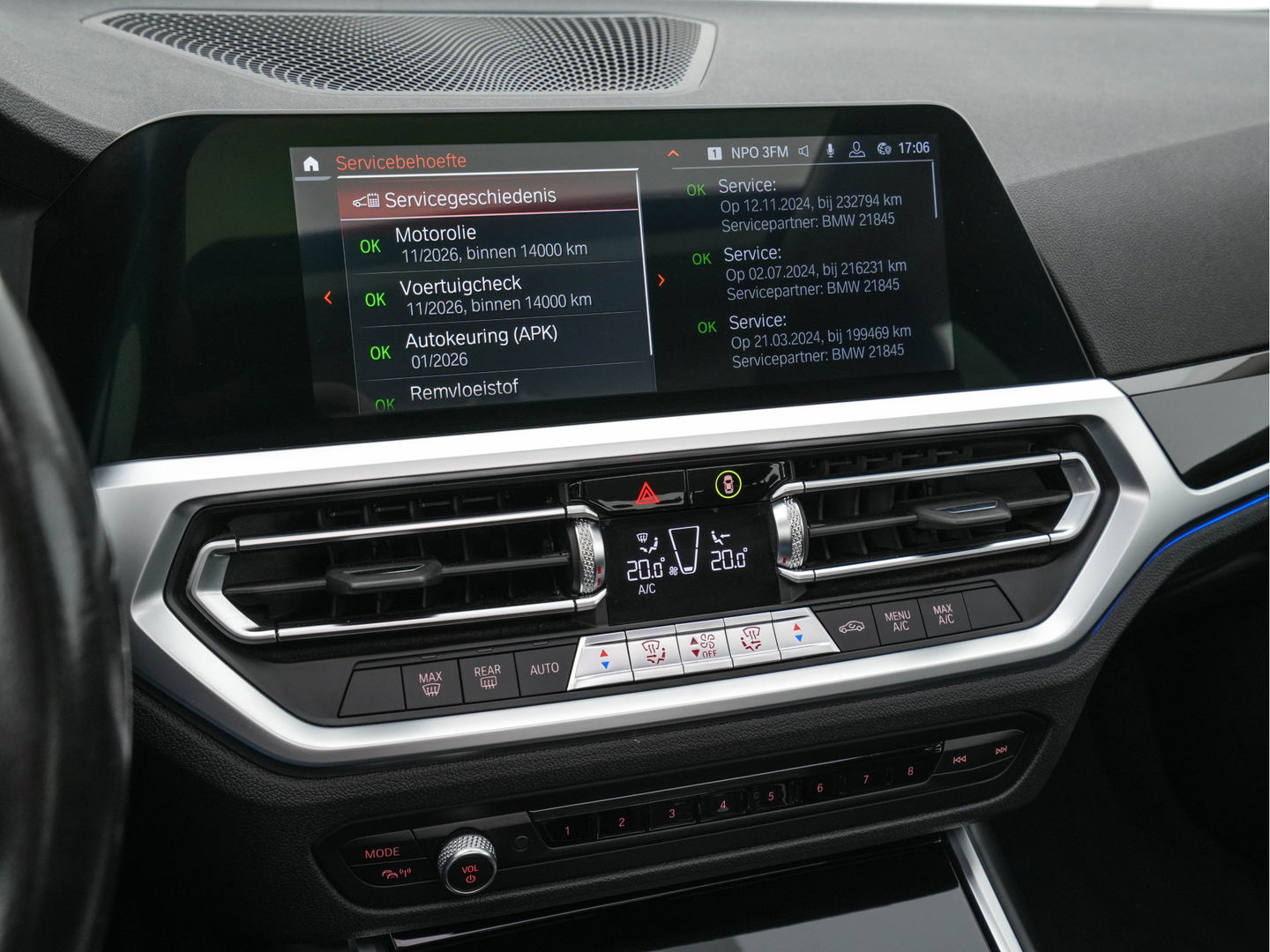 BMW 3-serie 320i Executive Edition Sport-Line Aut. *PANO | LEATHER-MICROFIBRE | FULL-LED | DIGI-COCKPIT | SPORT-SEATS | HIFI-SOUND | NAVI-FULLMAP | AMBIENT-LIGHT | ECC | CARPLAY | DAB | PDC | CRUISE | 17''ALU*