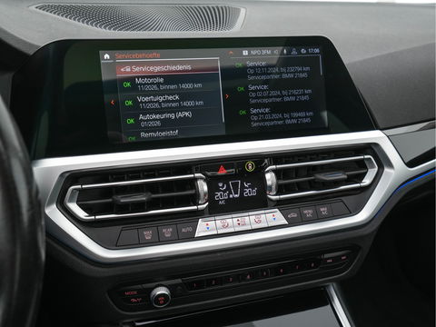BMW 3-serie 320i Executive Edition Sport-Line Aut. *PANO | LEATHER-MICROFIBRE | FULL-LED | DIGI-COCKPIT | SPORT-SEATS | HIFI-SOUND | NAVI-FULLMAP | AMBIENT-LIGHT | ECC | CARPLAY | DAB | PDC | CRUISE | 17''ALU*