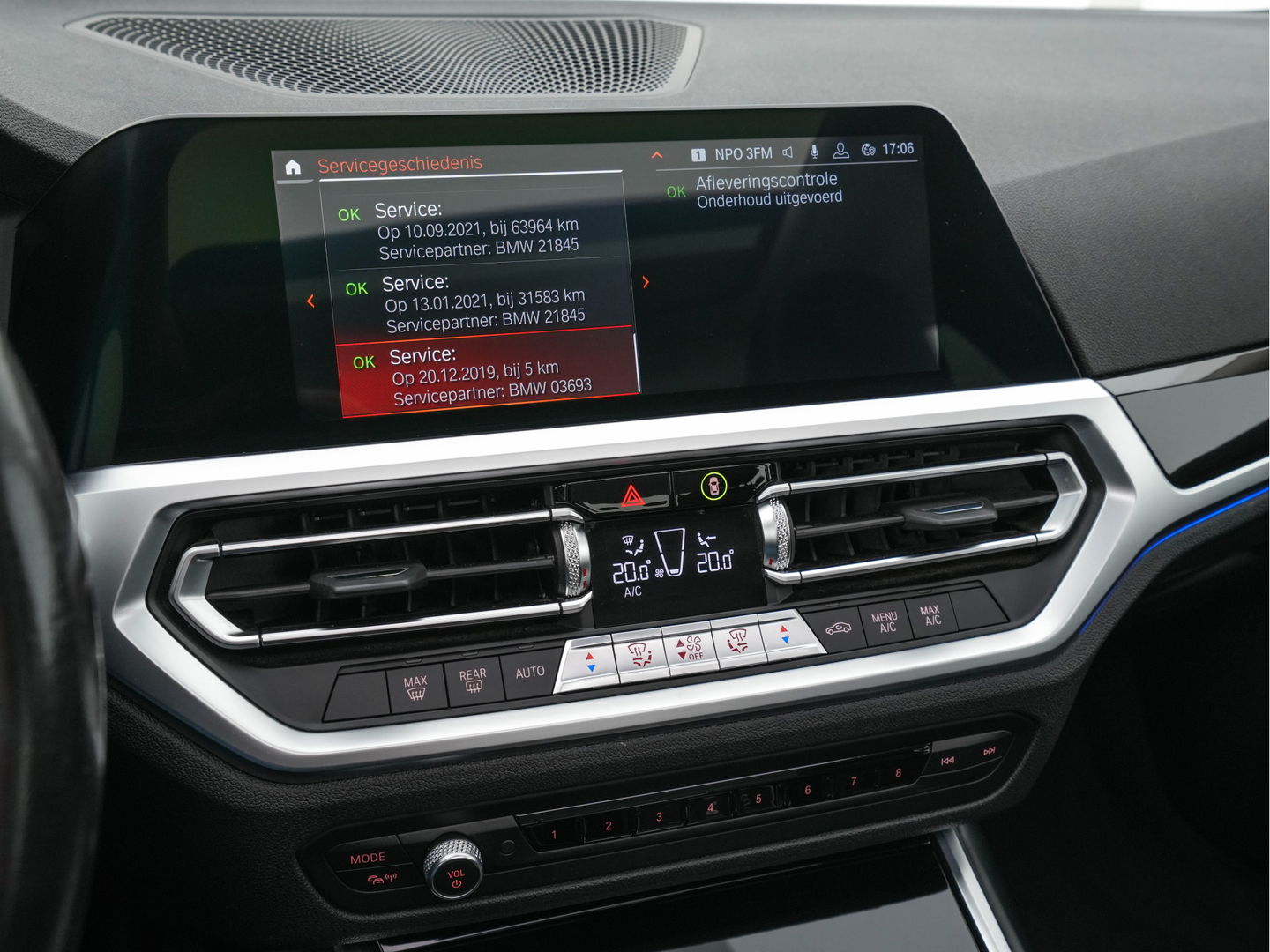 BMW 3-serie 320i Executive Edition Sport-Line Aut. *PANO | LEATHER-MICROFIBRE | FULL-LED | DIGI-COCKPIT | SPORT-SEATS | HIFI-SOUND | NAVI-FULLMAP | AMBIENT-LIGHT | ECC | CARPLAY | DAB | PDC | CRUISE | 17''ALU*