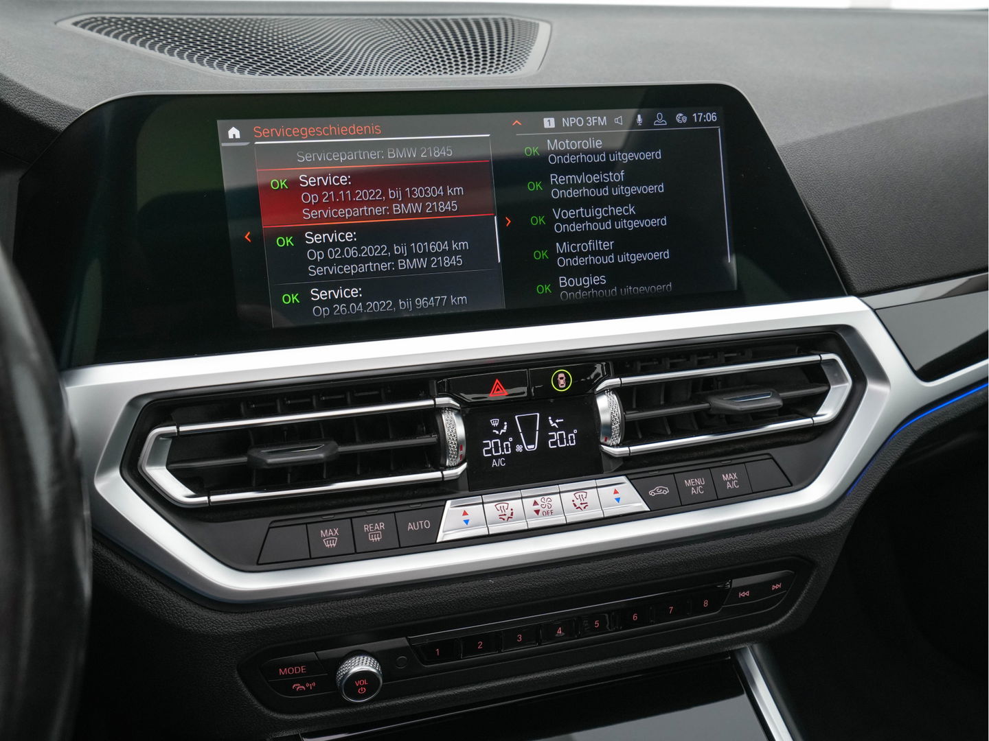 BMW 3-serie 320i Executive Edition Sport-Line Aut. *PANO | LEATHER-MICROFIBRE | FULL-LED | DIGI-COCKPIT | SPORT-SEATS | HIFI-SOUND | NAVI-FULLMAP | AMBIENT-LIGHT | ECC | CARPLAY | DAB | PDC | CRUISE | 17''ALU*