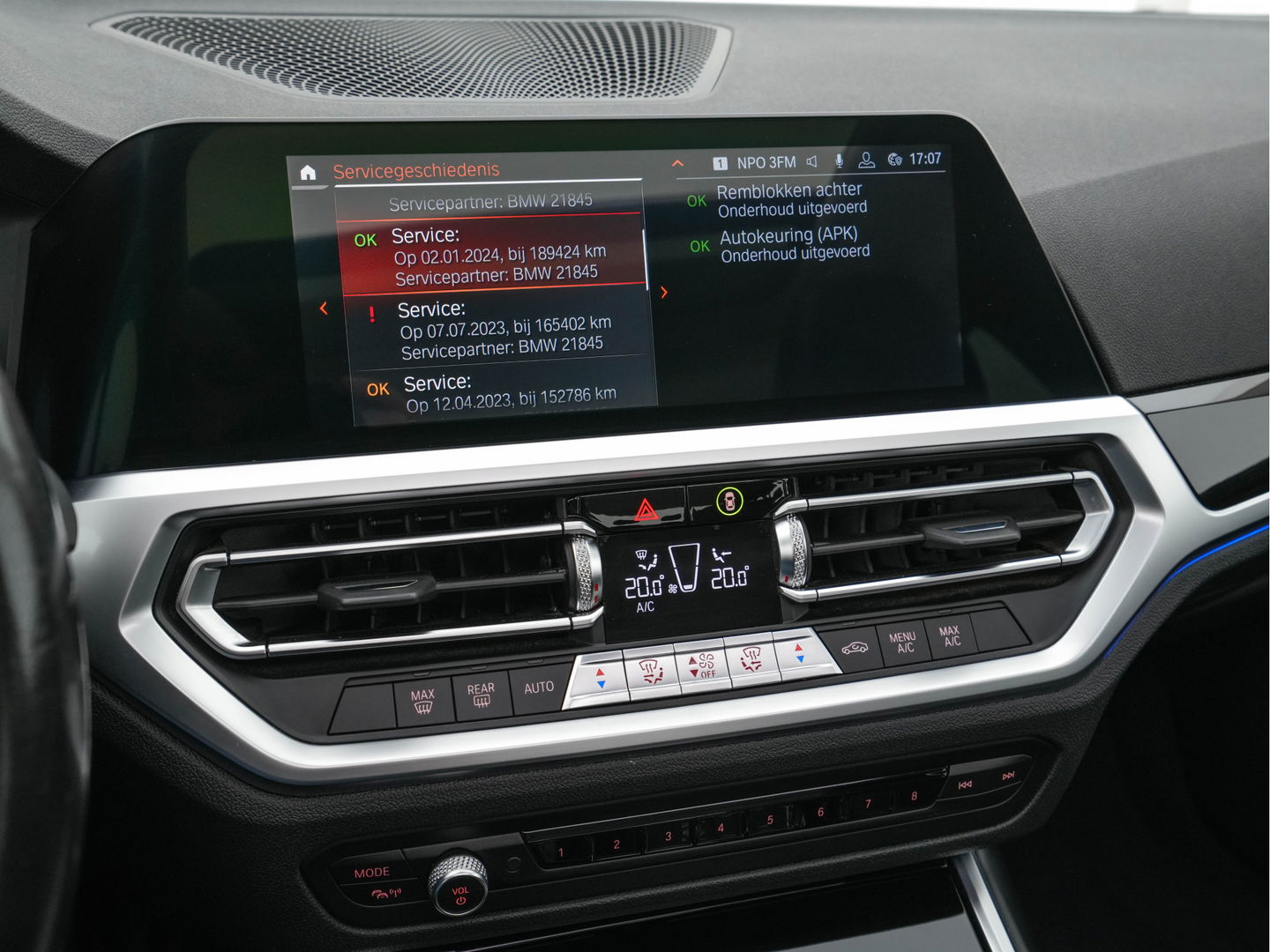 BMW 3-serie 320i Executive Edition Sport-Line Aut. *PANO | LEATHER-MICROFIBRE | FULL-LED | DIGI-COCKPIT | SPORT-SEATS | HIFI-SOUND | NAVI-FULLMAP | AMBIENT-LIGHT | ECC | CARPLAY | DAB | PDC | CRUISE | 17''ALU*