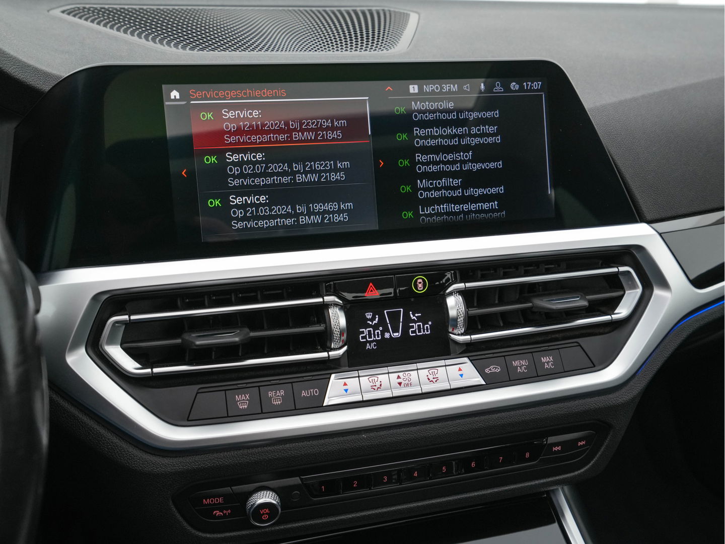 BMW 3-serie 320i Executive Edition Sport-Line Aut. *PANO | LEATHER-MICROFIBRE | FULL-LED | DIGI-COCKPIT | SPORT-SEATS | HIFI-SOUND | NAVI-FULLMAP | AMBIENT-LIGHT | ECC | CARPLAY | DAB | PDC | CRUISE | 17''ALU*