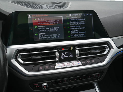 BMW 3-serie 320i Executive Edition Sport-Line Aut. *PANO | LEATHER-MICROFIBRE | FULL-LED | DIGI-COCKPIT | SPORT-SEATS | HIFI-SOUND | NAVI-FULLMAP | AMBIENT-LIGHT | ECC | CARPLAY | DAB | PDC | CRUISE | 17''ALU*