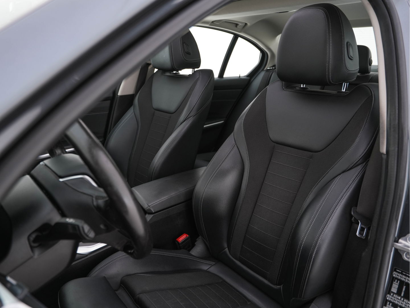 BMW 3-serie 320i Executive Edition Sport-Line Aut. *PANO | LEATHER-MICROFIBRE | FULL-LED | DIGI-COCKPIT | SPORT-SEATS | HIFI-SOUND | NAVI-FULLMAP | AMBIENT-LIGHT | ECC | CARPLAY | DAB | PDC | CRUISE | 17''ALU*