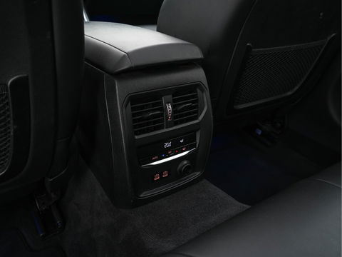 BMW 3-serie 320i Executive Edition Sport-Line Aut. *PANO | LEATHER-MICROFIBRE | FULL-LED | DIGI-COCKPIT | SPORT-SEATS | HIFI-SOUND | NAVI-FULLMAP | AMBIENT-LIGHT | ECC | CARPLAY | DAB | PDC | CRUISE | 17''ALU*