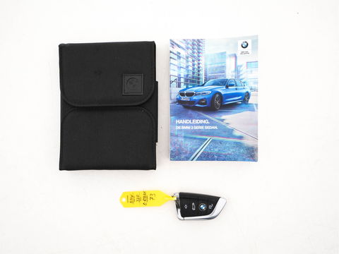 BMW 3-serie 320i Executive Edition Sport-Line Aut. *PANO | LEATHER-MICROFIBRE | FULL-LED | DIGI-COCKPIT | SPORT-SEATS | HIFI-SOUND | NAVI-FULLMAP | AMBIENT-LIGHT | ECC | CARPLAY | DAB | PDC | CRUISE | 17''ALU*