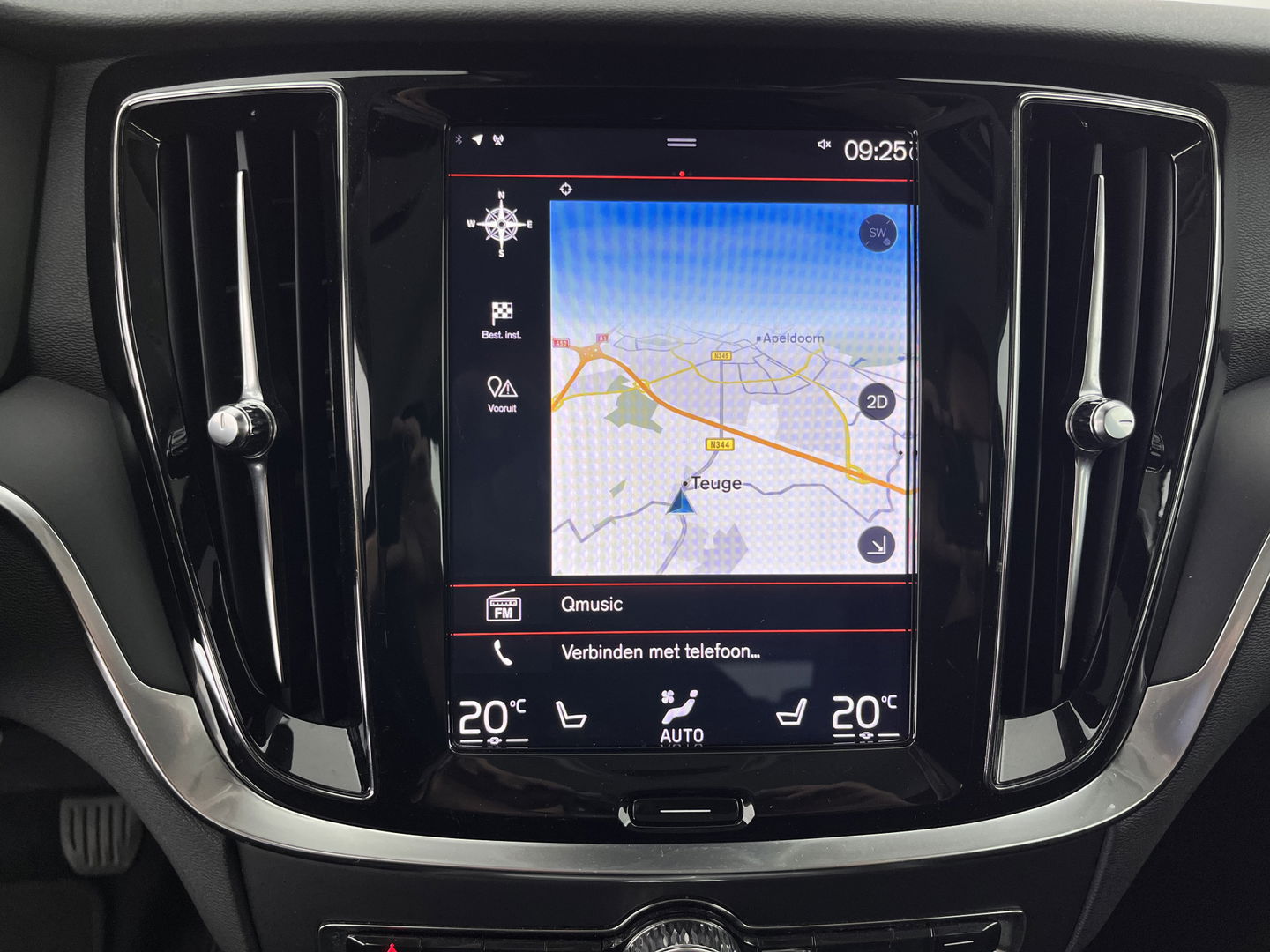 Volvo V60 2.0 D4 Momentum Maxton-Design *FULL-LED | LEATHER-MICROFIBRE | DIGI-COCKPIT | NAVI-FULLMAP | HEATED-COMFORTSEATS | ECC | PDC | CRUISE | LANE-ASSIST | CARPLAY | 20''ALU *