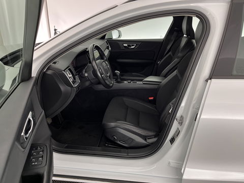 Volvo V60 2.0 D4 Momentum Maxton-Design *FULL-LED | LEATHER-MICROFIBRE | DIGI-COCKPIT | NAVI-FULLMAP | HEATED-COMFORTSEATS | ECC | PDC | CRUISE | LANE-ASSIST | CARPLAY | 20''ALU *