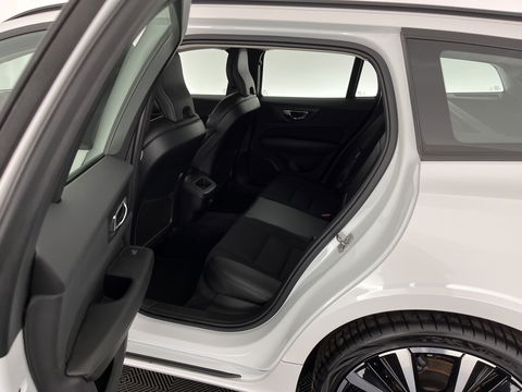 Volvo V60 2.0 D4 Momentum Maxton-Design *FULL-LED | LEATHER-MICROFIBRE | DIGI-COCKPIT | NAVI-FULLMAP | HEATED-COMFORTSEATS | ECC | PDC | CRUISE | LANE-ASSIST | CARPLAY | 20''ALU *