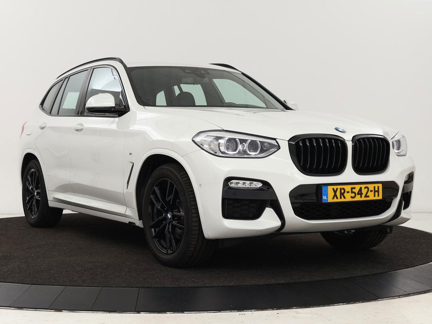 BMW X3 xDrive20i High Executive | M Sport | Leder | Stoelverwarming | Camera | Live Cockpit | Full LED | Sportstoelen | Navigatie | DAB