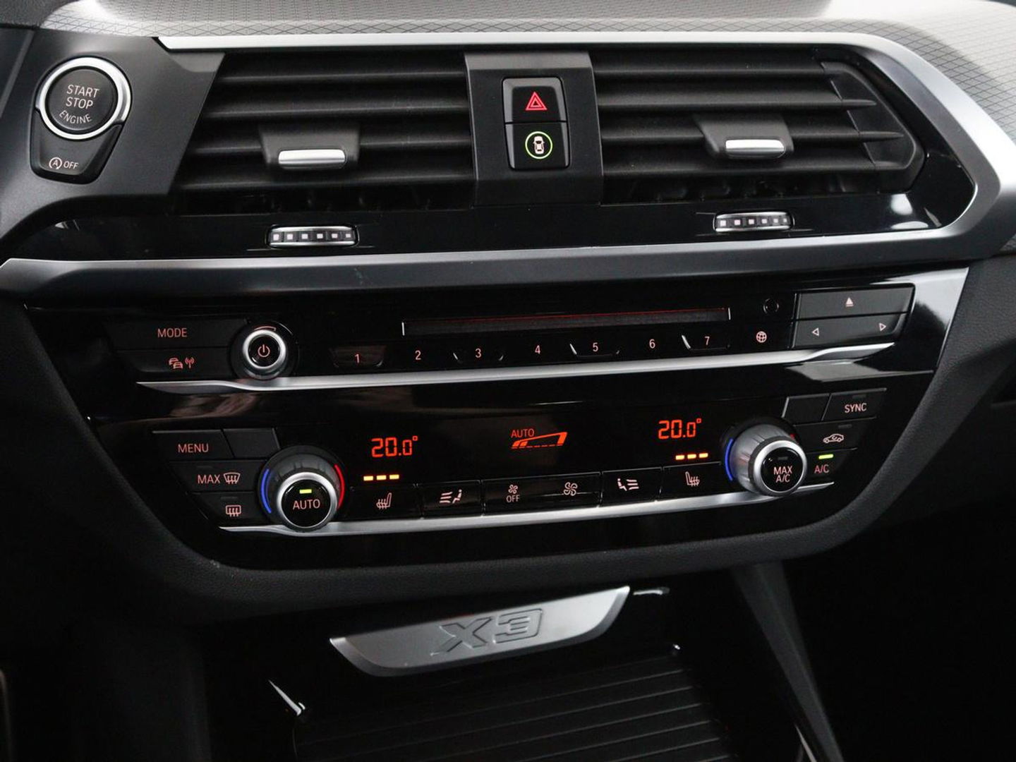 BMW X3 xDrive20i High Executive | M Sport | Leder | Stoelverwarming | Camera | Live Cockpit | Full LED | Sportstoelen | Navigatie | DAB