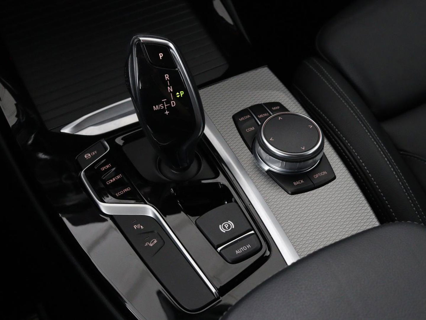 BMW X3 xDrive20i High Executive | M Sport | Leder | Stoelverwarming | Camera | Live Cockpit | Full LED | Sportstoelen | Navigatie | DAB