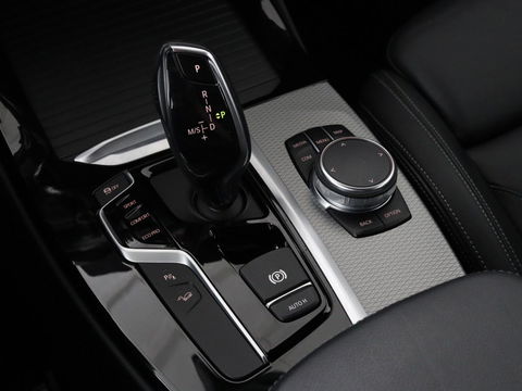 BMW X3 xDrive20i High Executive | M Sport | Leder | Stoelverwarming | Camera | Live Cockpit | Full LED | Sportstoelen | Navigatie | DAB