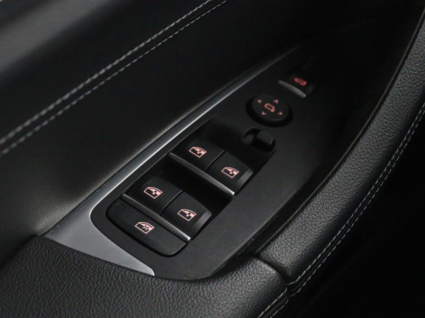 BMW X3 xDrive20i High Executive | M Sport | Leder | Stoelverwarming | Camera | Live Cockpit | Full LED | Sportstoelen | Navigatie | DAB
