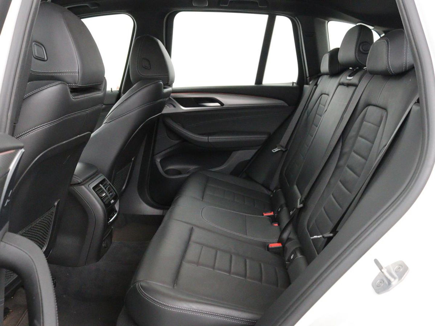 BMW X3 xDrive20i High Executive | M Sport | Leder | Stoelverwarming | Camera | Live Cockpit | Full LED | Sportstoelen | Navigatie | DAB