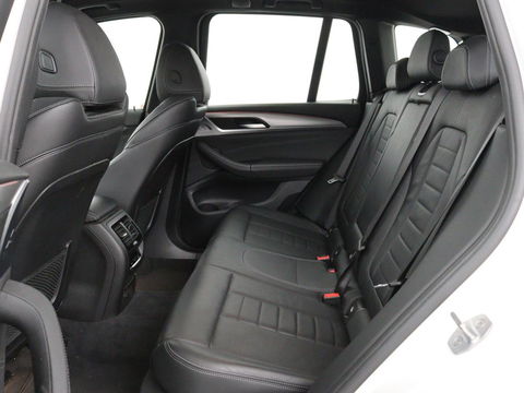 BMW X3 xDrive20i High Executive | M Sport | Leder | Stoelverwarming | Camera | Live Cockpit | Full LED | Sportstoelen | Navigatie | DAB