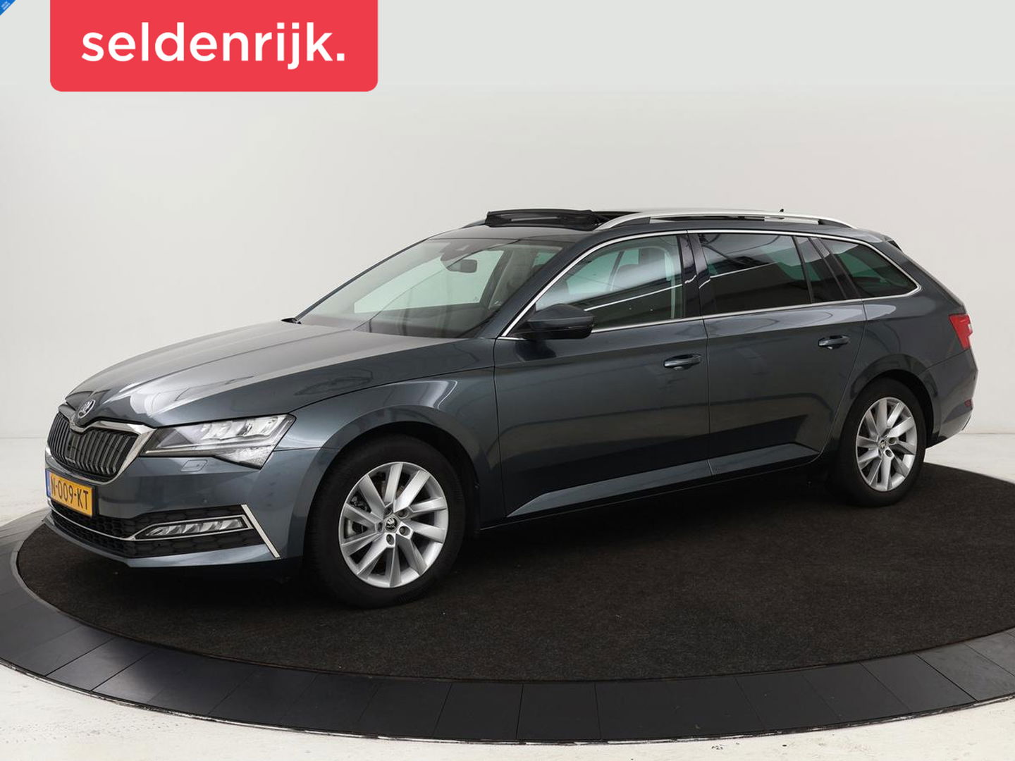 Škoda Superb 1.4 TSI iV Business Edition Plus | Panoramadak | Virtual Cockpit | Stoelverwarming | Camera | Carplay | Full LED | Memory | Navigatie | Parkeerhulp