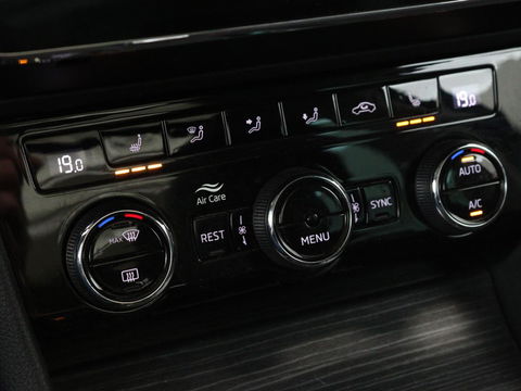 Škoda Superb 1.4 TSI iV Business Edition Plus | Panoramadak | Virtual Cockpit | Stoelverwarming | Camera | Carplay | Full LED | Memory | Navigatie | Parkeerhulp