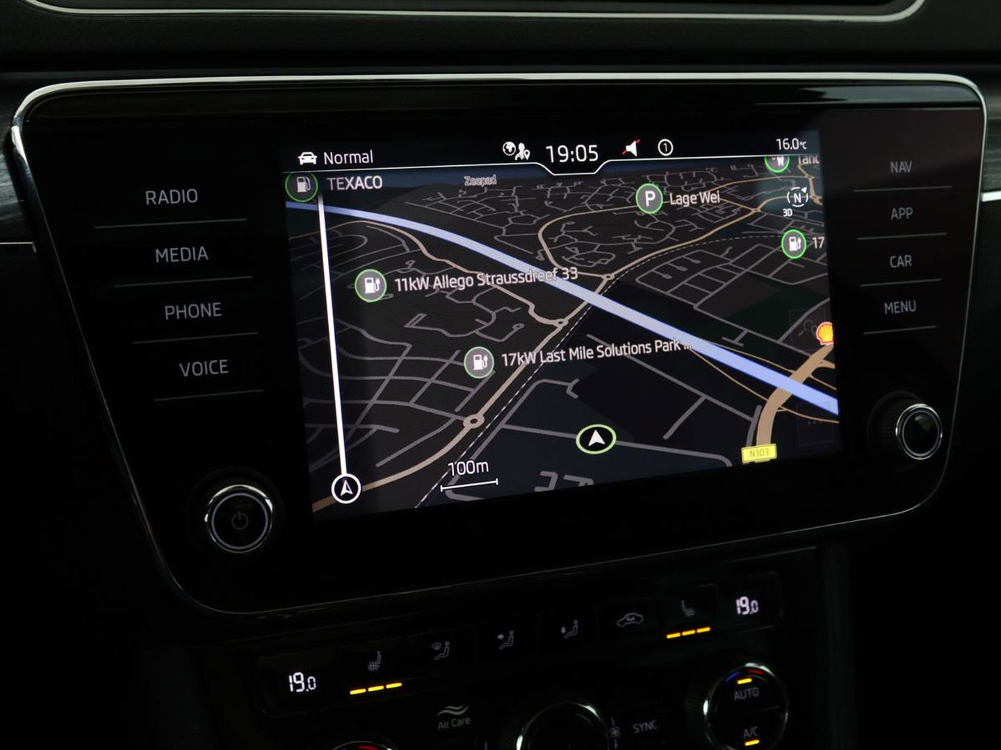 Škoda Superb 1.4 TSI iV Business Edition Plus | Panoramadak | Virtual Cockpit | Stoelverwarming | Camera | Carplay | Full LED | Memory | Navigatie | Parkeerhulp