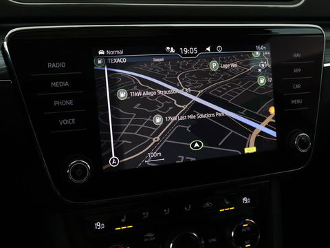 Škoda Superb 1.4 TSI iV Business Edition Plus | Panoramadak | Virtual Cockpit | Stoelverwarming | Camera | Carplay | Full LED | Memory | Navigatie | Parkeerhulp