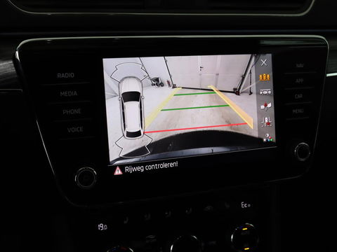 Škoda Superb 1.4 TSI iV Business Edition Plus | Panoramadak | Virtual Cockpit | Stoelverwarming | Camera | Carplay | Full LED | Memory | Navigatie | Parkeerhulp