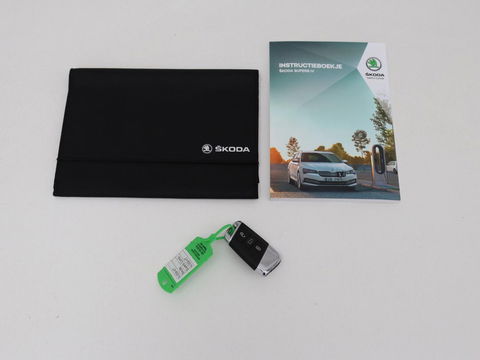 Škoda Superb 1.4 TSI iV Business Edition Plus | Panoramadak | Virtual Cockpit | Stoelverwarming | Camera | Carplay | Full LED | Memory | Navigatie | Parkeerhulp