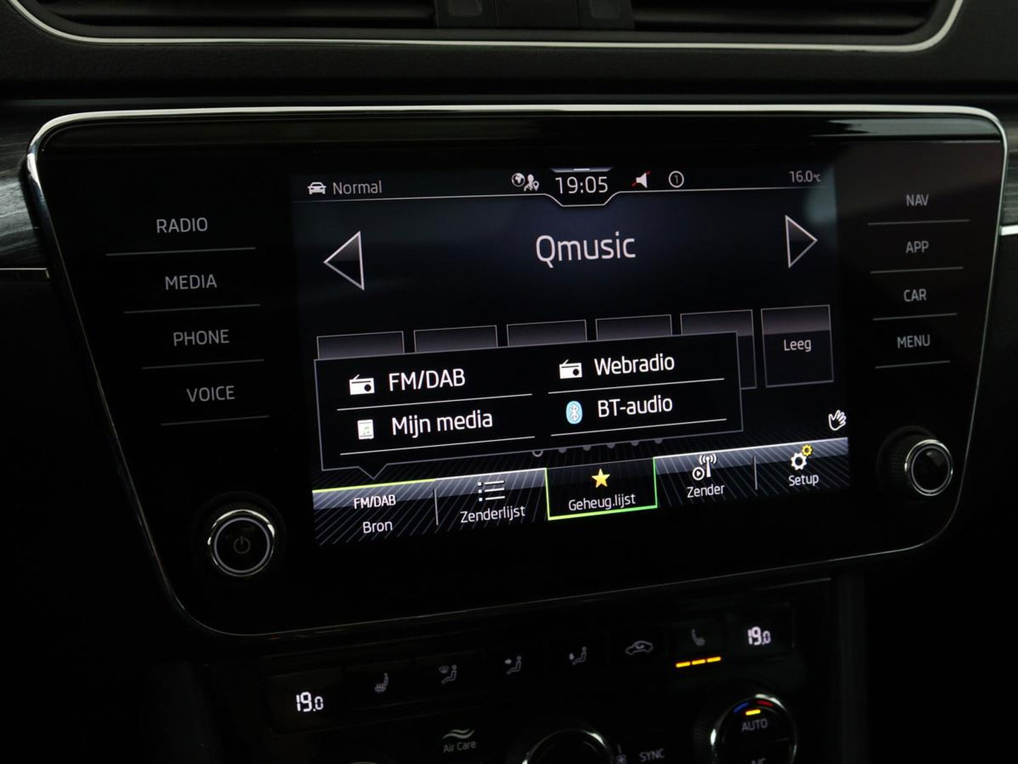 Škoda Superb 1.4 TSI iV Business Edition Plus | Panoramadak | Virtual Cockpit | Stoelverwarming | Camera | Carplay | Full LED | Memory | Navigatie | Parkeerhulp