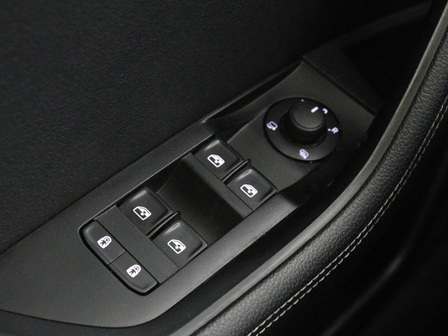 Škoda Superb 1.4 TSI iV Business Edition Plus | Panoramadak | Virtual Cockpit | Stoelverwarming | Camera | Carplay | Full LED | Memory | Navigatie | Parkeerhulp