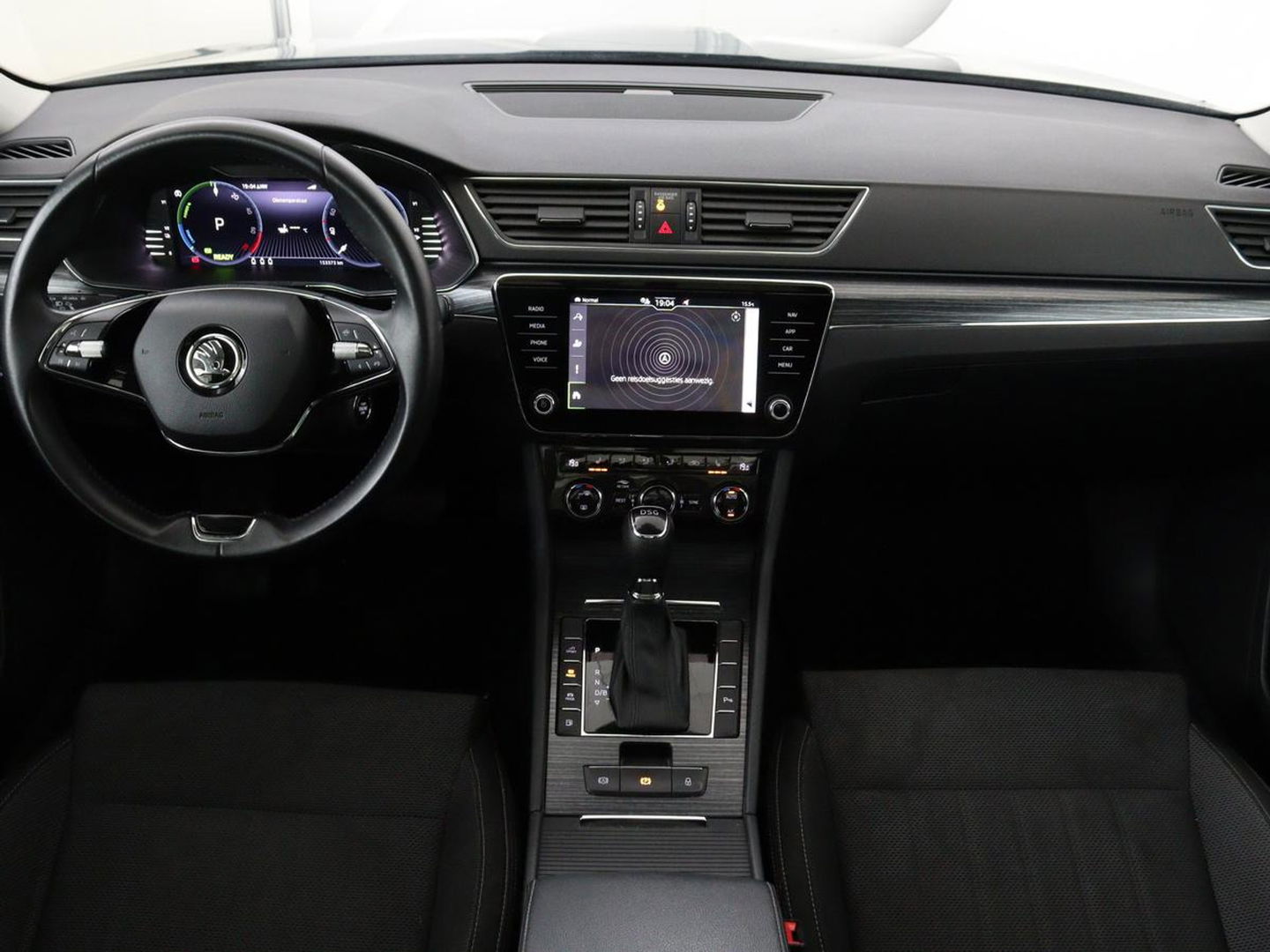 Škoda Superb 1.4 TSI iV Business Edition Plus | Panoramadak | Virtual Cockpit | Stoelverwarming | Camera | Carplay | Full LED | Memory | Navigatie | Parkeerhulp