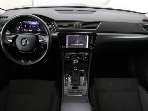 Škoda Superb 1.4 TSI iV Business Edition Plus | Panoramadak | Virtual Cockpit | Stoelverwarming | Camera | Carplay | Full LED | Memory | Navigatie | Parkeerhulp