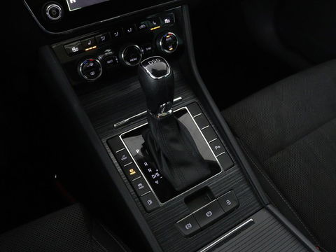 Škoda Superb 1.4 TSI iV Business Edition Plus | Panoramadak | Virtual Cockpit | Stoelverwarming | Camera | Carplay | Full LED | Memory | Navigatie | Parkeerhulp