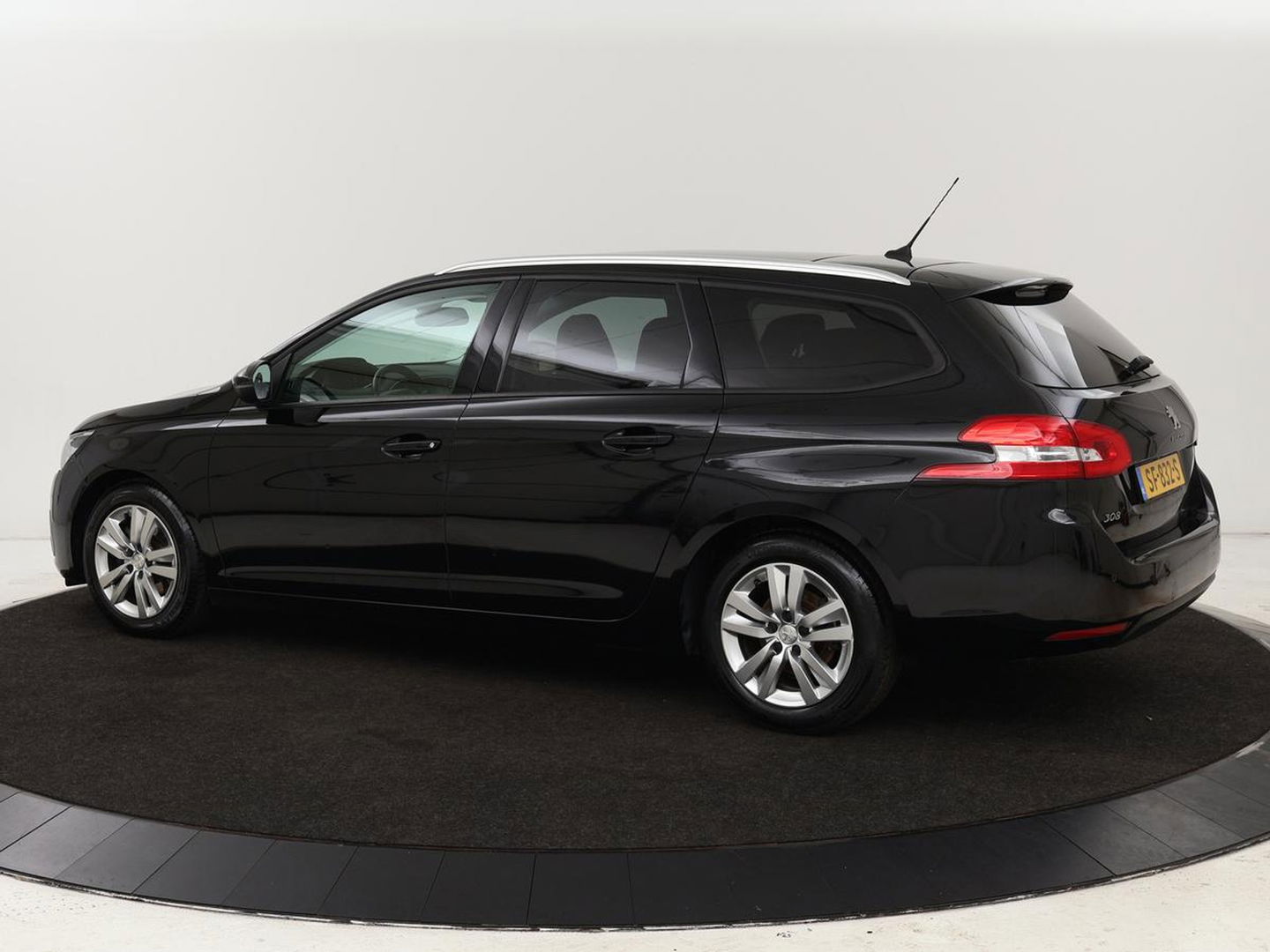 Peugeot 308 1.6 BlueHDI Executive | 1e eigenaar | Panoramadak | Carplay | Camera | Leder | Navigatie | DAB | Climate control | Cruise control