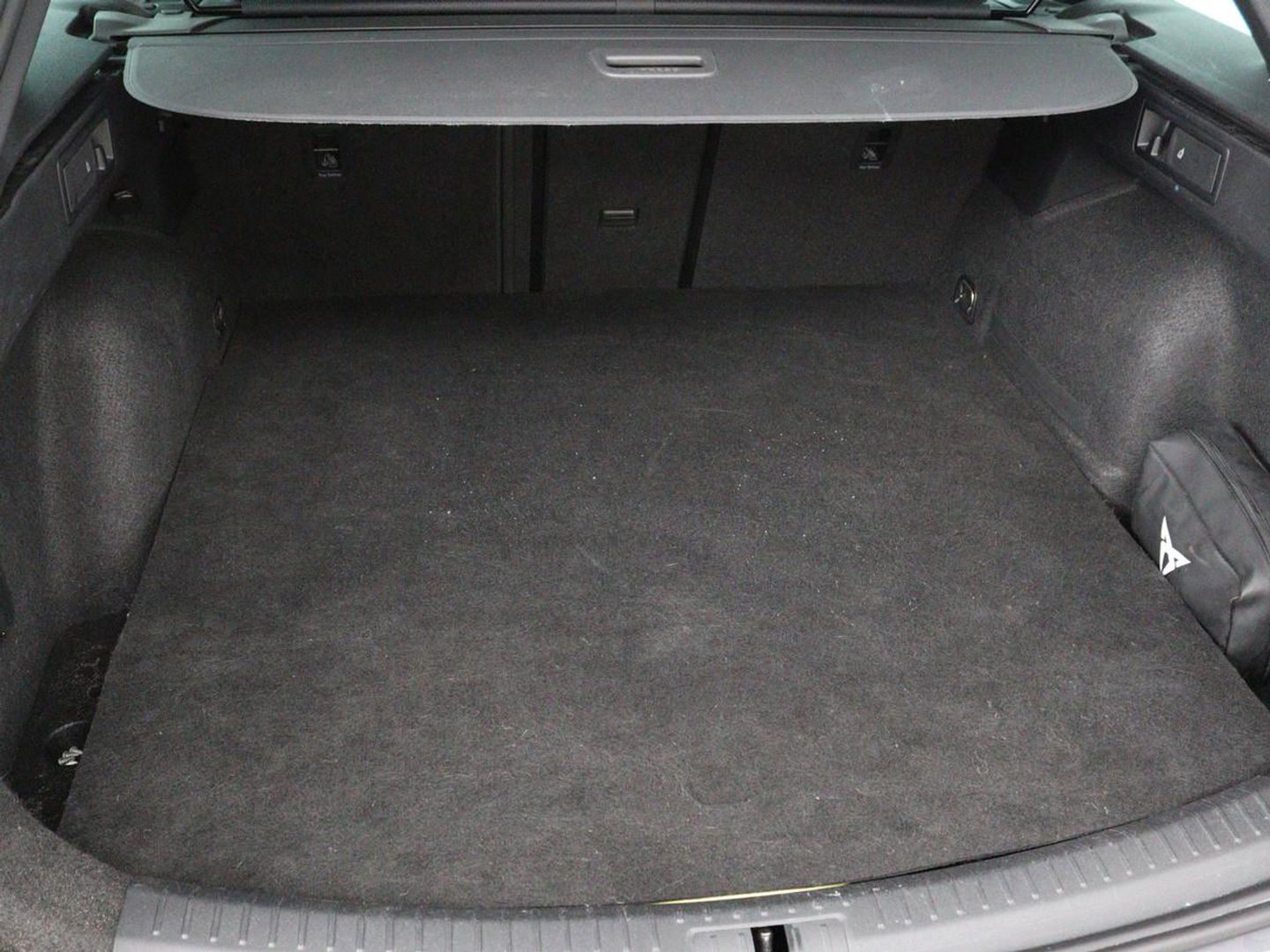 CUPRA Leon 1.4 e-Hybrid VZ Performance | Panoramadak | Stoel & stuurverwarming | Adaptive cruise | Carplay | Navigatie | Sportstoelen | Full LED | Keyless | PHEV