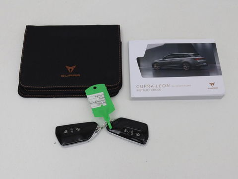 CUPRA Leon 1.4 e-Hybrid VZ Performance | Panoramadak | Stoel & stuurverwarming | Adaptive cruise | Carplay | Navigatie | Sportstoelen | Full LED | Keyless | PHEV