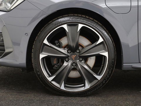 CUPRA Leon 1.4 e-Hybrid VZ Performance | Panoramadak | Stoel & stuurverwarming | Adaptive cruise | Carplay | Navigatie | Sportstoelen | Full LED | Keyless | PHEV