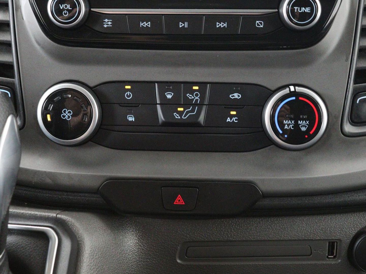 Ford Transit Custom 2.0 TDCI L1H1 Trend | Automaat | Trekhaak | Camera | Navigatie | Cruise control | Airco | Bluetooth | DAB