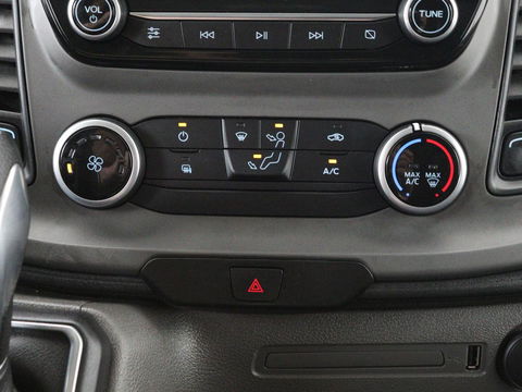 Ford Transit Custom 2.0 TDCI L1H1 Trend | Automaat | Trekhaak | Camera | Navigatie | Cruise control | Airco | Bluetooth | DAB