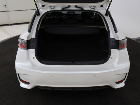 Lexus CT 200h 25th Edition | Stoelverwarming | Navigatie | Parkeerhulp | Climate control | Camera | Cruise control | Sportstoelen | Bluetooth